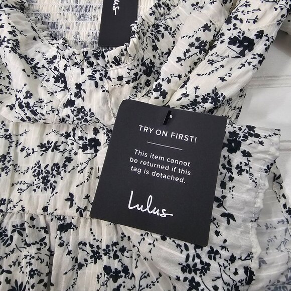 Lulus Women's Black & White Floral Print Puff Sleeve Smocked Blouse Size L NWT - Picture 9 of 13